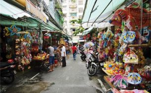 Phố đèn lồng Sài Gòn rực rỡ đón Trung thu.