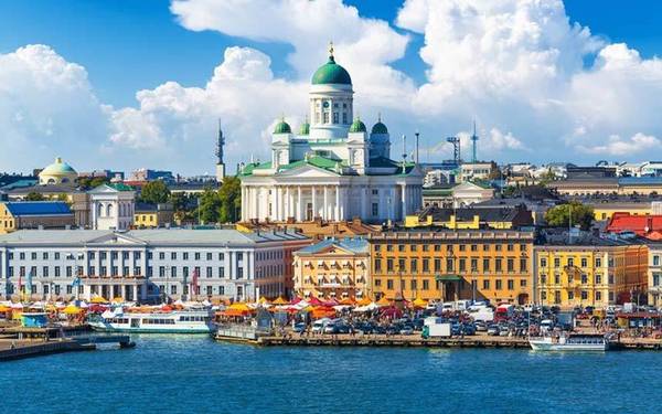 10. Helsinki, Phần Lan Hesinki là thủ đô và thành phố lớn nhất ở Phần Lan. Mùa hè là khoảng thời gian thú vị để du lịch Helsinki bởi đây là thời điểm diễn ra nhiều lễ hội độc đáo như lễ hội tạm biệt mùa đông