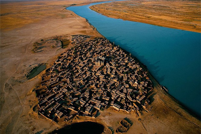 Ngôi làng nằm ven sông Mali, Niger - một giải pháp hữu hiệu cho đất nước khí hậu khô nóng và không tiếp giáp với biển.