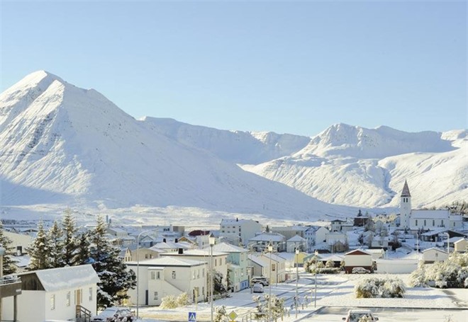  Siglufjörður là một thị trấn đánh cá nhỏ biệt lập ngoài khơi của bờ biển phía bắc Iceland.