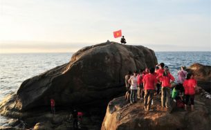 4 khối đá khổng lồ ở Việt Nam thách thức dân phượt