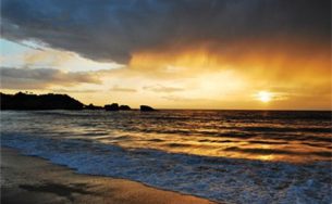 5 bãi biển trốn rét tốt nhất thế giới