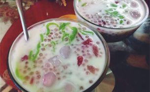 5 địa chỉ ăn vặt nổi tiếng gắn liền với các khu chợ ở Hà Nội