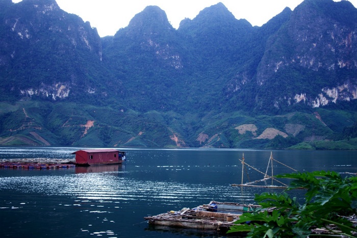 Khung cảnh thơ mộng bên Pá Uôn - cây cầu cao nhất Việt Nam. Cầu Pá Uôn nằm trên địa phận xã Chiềng Ơn, sát ngay thị trấn Phiêng Lanh, thủ phủ mới của huyện Quỳnh Nhai, Sơn La. 