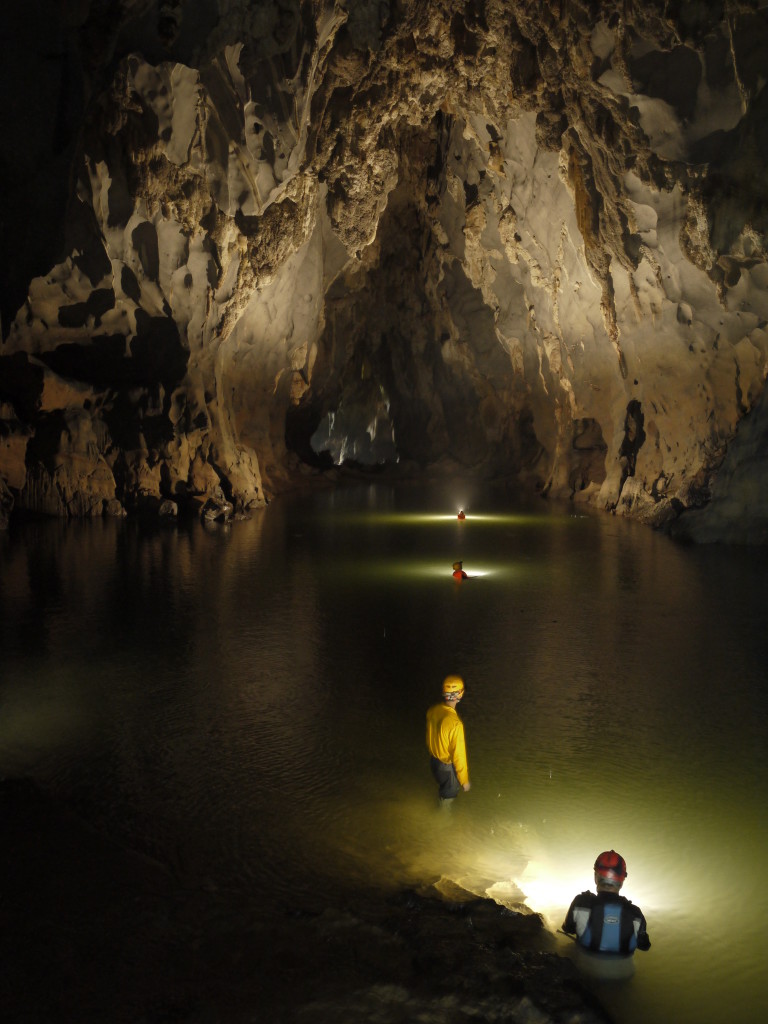 Hang Tối sâu hun hút. Ảnh: phong-nha-homestay