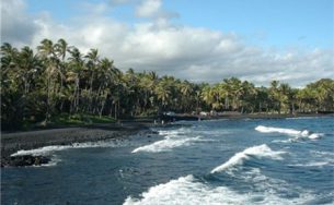 Bãi biển cát đen – “Đặc sản” tuyệt vời của quần đảo Hawaii