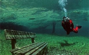 Cảnh hồ biến thành công viên theo mùa