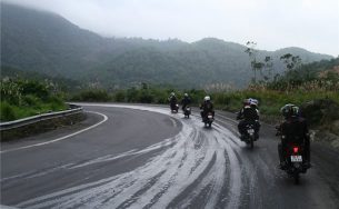 Chia sẻ kinh nghiệm hữu ích khi vượt đèo bằng xe máy
