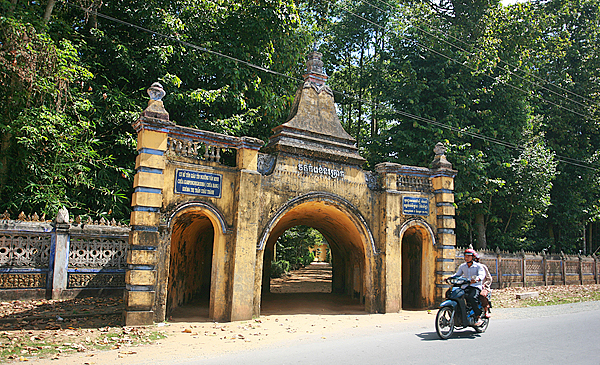 Chùa Hang Trà Vinh