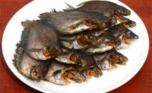 Gỏi xoài khô cá sặc, đặc sản níu chân du khách ở Cần Thơ