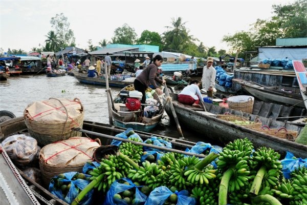 Sôi động chợ nổi Ngã Bảy