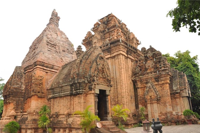 Tháp bà Ponagar Nha Trang