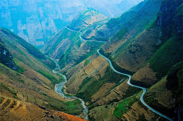 Dưới chân đèo Ô Quy Hồ là vực sâu, nơi có con sông Nho Quế