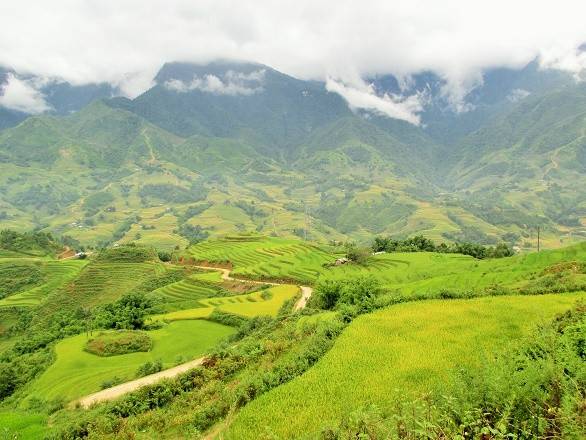 Cuối cùng, hãy phóng tầm mắt chiêm ngưỡng Tà Van để thu trọn vẻ đẹp sơn cước mộc mạc và thanh bình nơi đây. Để rồi về lại chốn đô thị tấp nập và hẹn gặp lại Tả Van - Lao Chải một ngày không xa với nhiều háo hức mang theo.