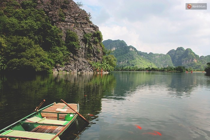 Ở Ninh Bình, Màn thú vị nhất phải nói là chèo thuyền qua động