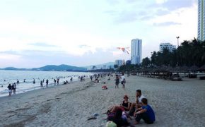 Sẽ có bãi tắm đêm ở Nha Trang