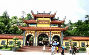 Thăm chùa Ba Vàng – điểm đến tâm linh đất Quảng Ninh