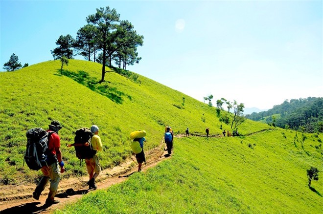 Tổng hành trình cung đường là 55km bao gồm băng rừng, leo đèo, vượt suối. Di chuyển từ độ cao 1100m xuống còn 500m so với mực nước biển. Đây là vùng đất chuyển tiếp từ cao nguyên xuống duyên hải miền trung.