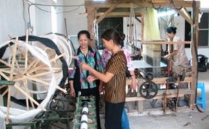 Làng dệt the lụa La Khê