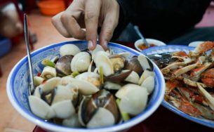 5 quán ốc hấp dẫn bạn phải thử ở Sài Gòn