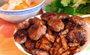 Bún chả Hà Nội đắt khách đầu đông