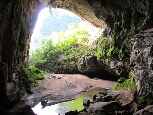 Cửa hang Én vào ban ngày