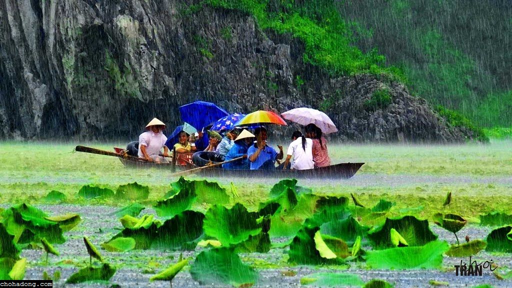 Mưa trên hồ Quan Sơn