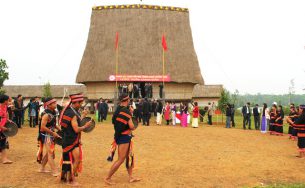 Làng văn hóa du lịch các dân tộc Việt Nam (Sơn Tây)