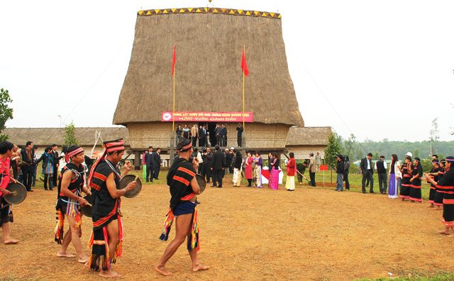 Làng văn hóa du lịch các dân tộc Việt Nam (Sơn Tây)