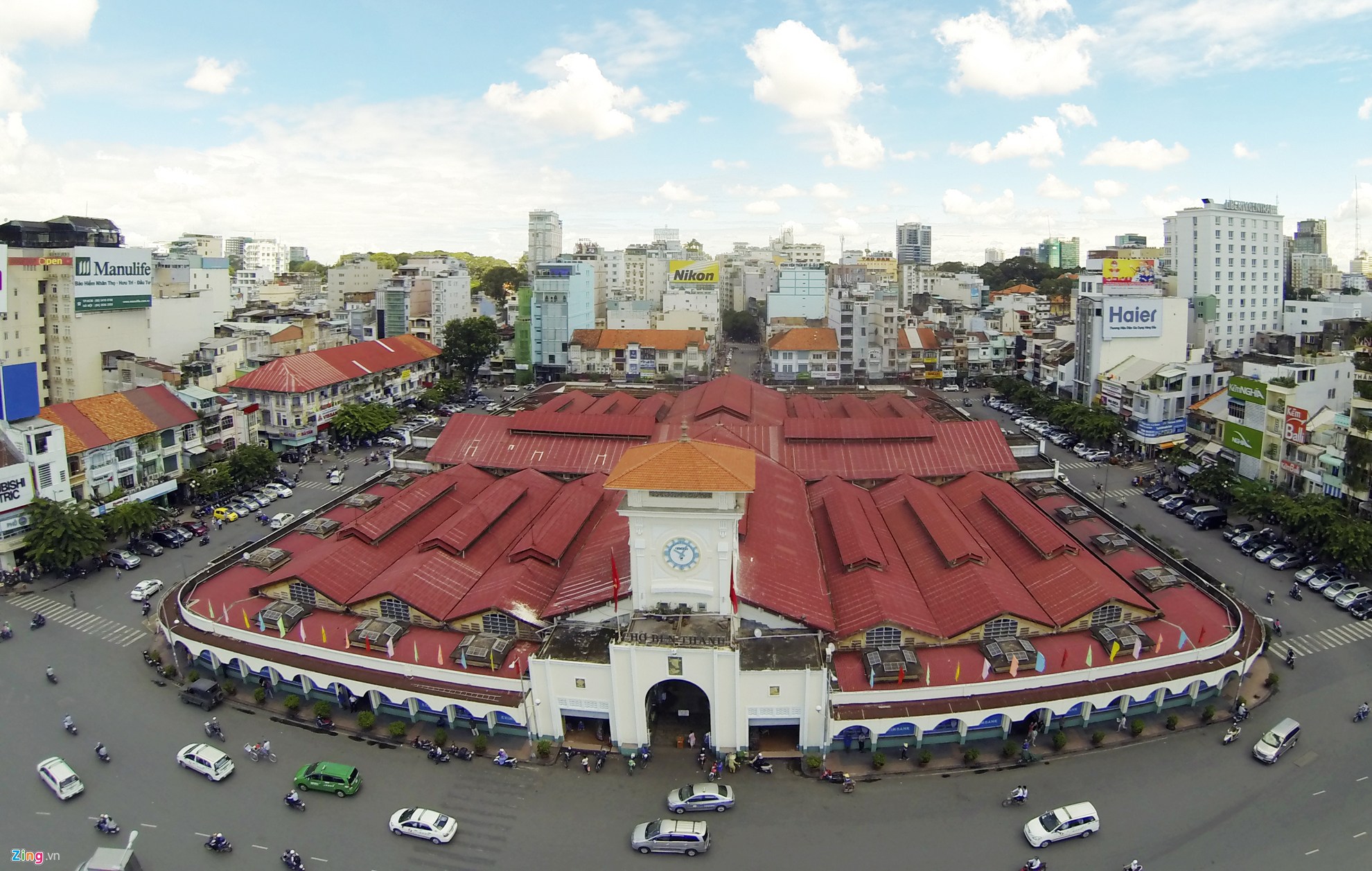 Chợ Bến Thành nhìn từ trên cao