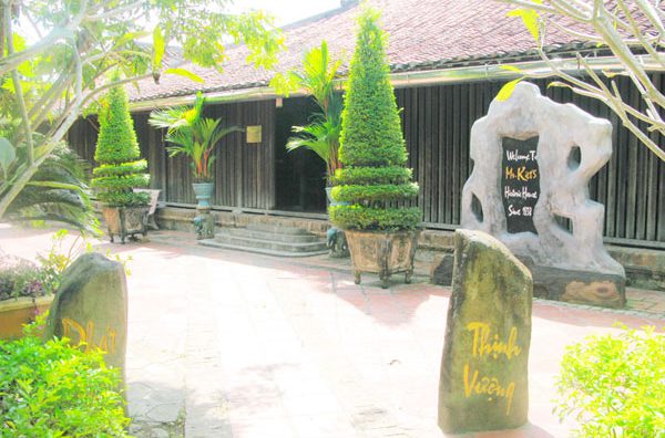 Lịch trình du lịch Tiền Giang 2N1Đ chi tiết với 2 điểm đến nổi bật: trại rắn và nhà cổ