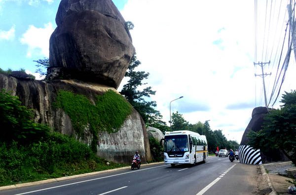 Du lịch Đồng Nai ngắm vẻ chông chênh của thắng cảnh Đá Ba Chồng