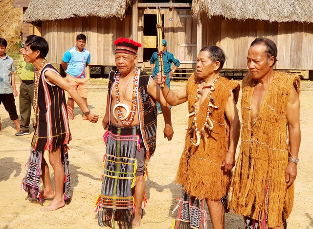Đồng bào Cơtu Quảng Nam Đồng bào Cơtu Quảng Nam