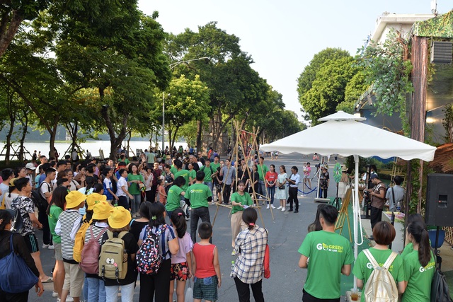 Go Green - Làn sóng “Du lịch xanh” đổ bộ phố đi bộ Hồ Gươm - 2 Go Green - Làn sóng “Du lịch xanh” đổ bộ phố đi bộ Hồ Gươm - 2