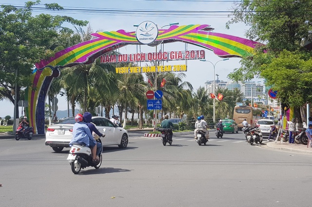 Biểu diễn thổ cẩm trong khuôn khổ Festival Biển Nha Trang - Khánh Hòa 2019 - 8