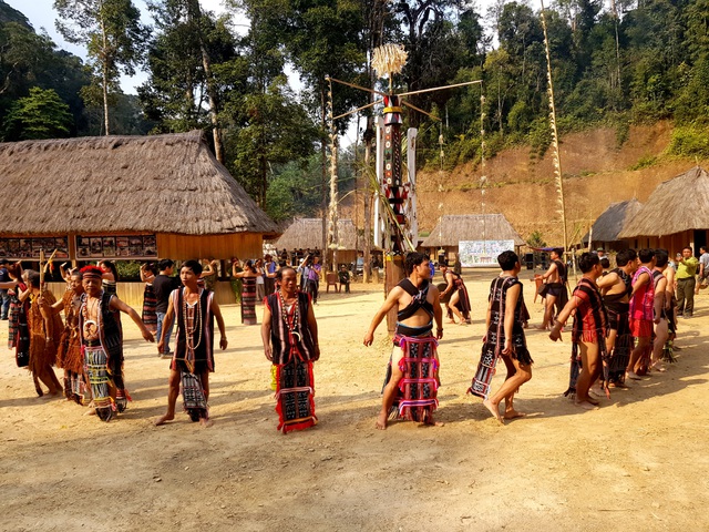 Đồng bào Cơtu Quảng Nam Đồng bào Cơtu Quảng Nam