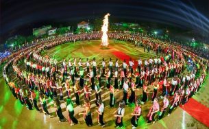 Lần đầu tiên có màn Đại Xoè lớn nhất thế giới trong Lễ hội Mường Lò
