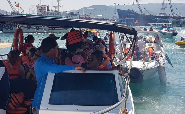 Ban quản lý Vịnh Nha Trang nói về lý do nhóm khách 15 người bị từ chối tham quan