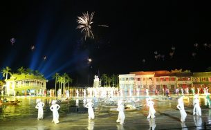 Trình diễn pháo nghệ thuật, pháo dây, pháo xoay chào đón năm mới 2020