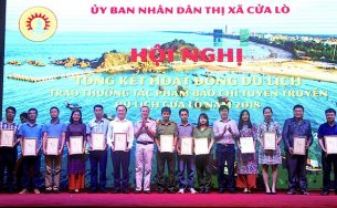 Trao thưởng tác phẩm báo chí viết về du lịch Cửa Lò 2018