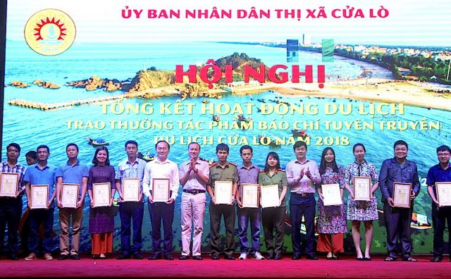 Trao thưởng tác phẩm báo chí viết về du lịch Cửa Lò 2018