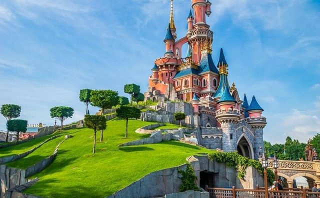 “Cắn” thử thuốc gây ảo giác, du khách khỏa thân đi bộ lang thang rồi mất tích