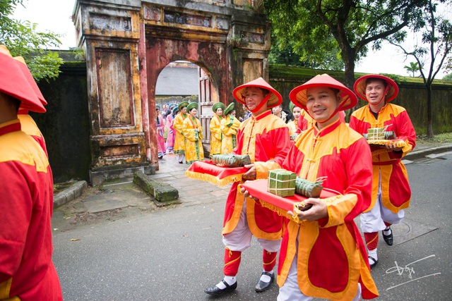 Chu tich tinh Thua Thien Hue don khach ngay dau nam tai cua Ngo Mon 21.jpg