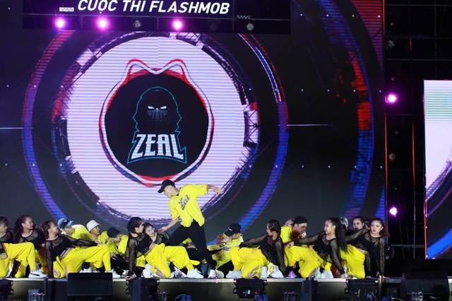 Chung kết Flashmob “Sóng tuổi trẻ”: DUE DANCE ẵm giải thưởng 100 triệu - 5 Chung kết Flashmob “Sóng tuổi trẻ”: DUE DANCE ẵm giải thưởng 100 triệu - 5