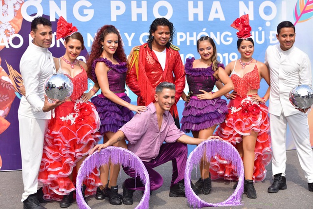 Carnival đường phố, nhạc giao hưởng trên phố đi bộ và sức mạnh xã hội hóa - 4 Carnival đường phố, nhạc giao hưởng trên phố đi bộ và sức mạnh xã hội hóa - 4