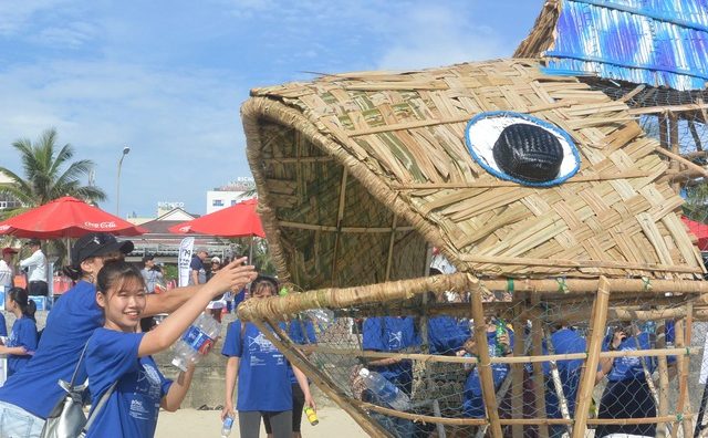 Đà Nẵng ra mắt Bống – Goby “ăn” rác thải nhựa ở bãi biển du lịch