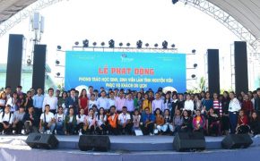 Hơn 200 HSSV tình nguyện hỗ trợ du khách trại Đà Nẵng
