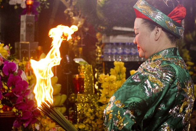  Các buổi Hầu Đồng luôn được diễn ra trong tháng điện ông Hoàng Mười. Ảnh: Nguyễn Lăng 