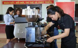 Du khách được thưởng thức cà phê miễn phí tại Ngày hội Cà phê Việt Nam