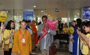 Hơn 1.200 đại biểu quốc tế đến Việt Nam dự Vesak trong ngày 11/5